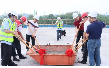 喜封金頂！宜賓遠(yuǎn)東電纜二期交聯(lián)機(jī)主機(jī)樓圓滿封頂，產(chǎn)能升級再啟新程。